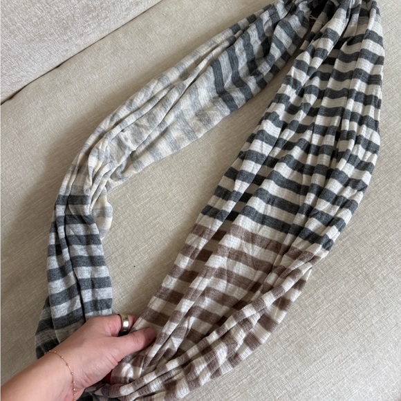 American Eagle Outfitters Checkered Scarf in Gray and Tan - Picture 2 of 4
